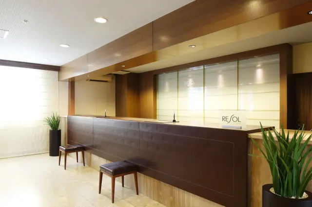 フロントでゲストを優しく出迎えてくれる