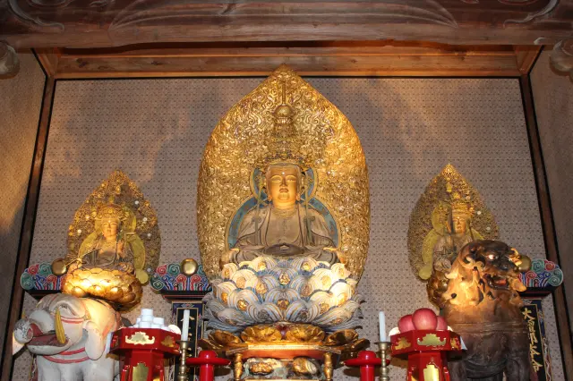 国指定重要文化財の釈迦三尊像