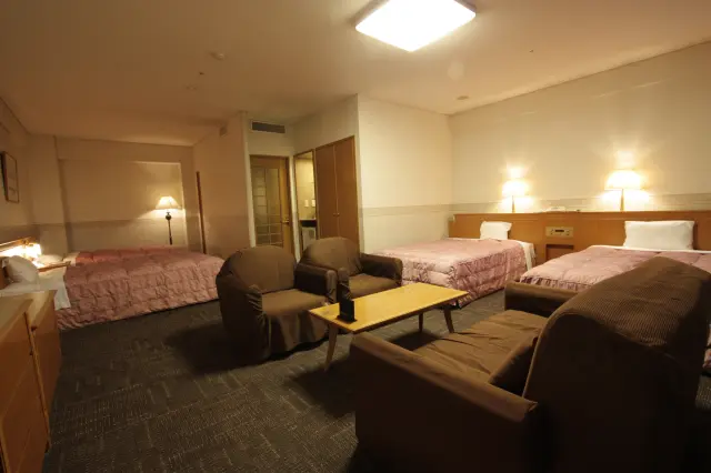 ゆったりとした空間でくつろげるノースウィングの客室(プレミアルーム)