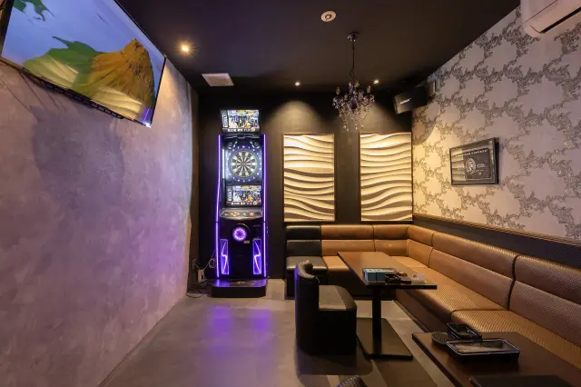 ダーツ＆カラオケ完備のVIPルーム