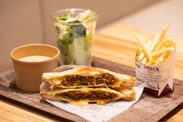 Hida Beef Menchi-katsu Sandwich Set full of rich meaty flavor