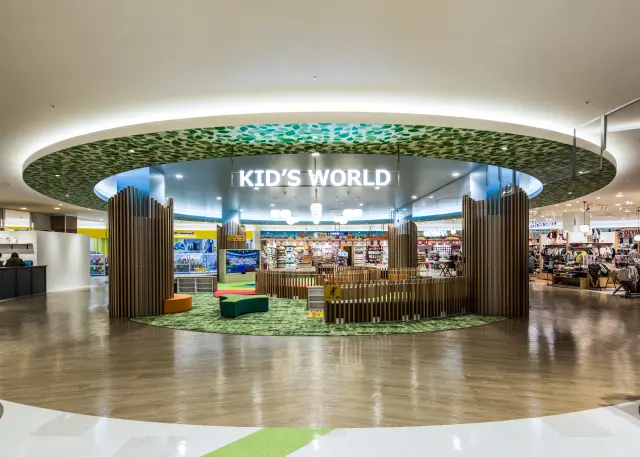 子どもが遊べるキッズハウスなども完備、親子連れにも最適