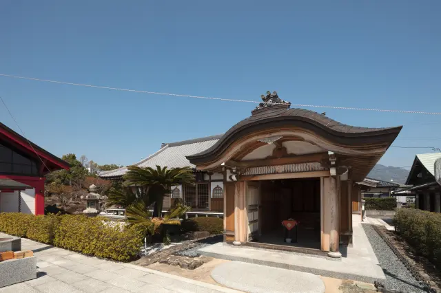 方丈建築様式で建てられた客殿(2025年11月現在、外観のみ見学可能)