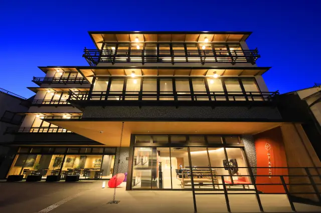 伝統ある表参道の風情に溶け込む外観