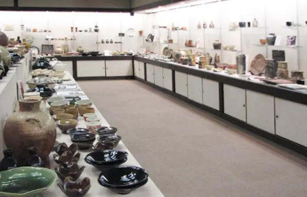 1階には伊賀焼の名品を展示