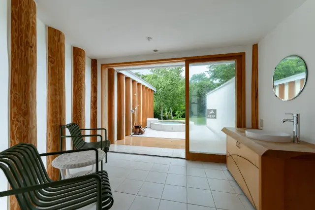 ギリシャの神殿をイメージしたローマ風の貸切温泉