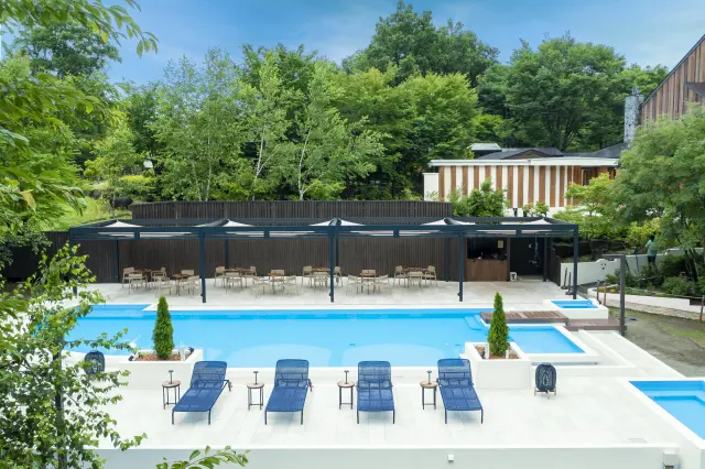 7月中旬〜8月末頃限定のプール