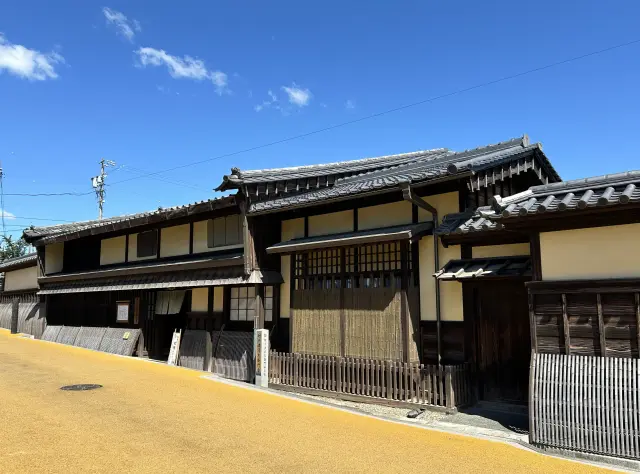 現存する建物群と蔵2棟は、17世紀末期から19世紀中期に順次建てられた