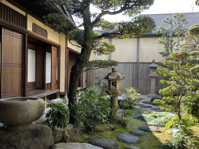 創業の地に残る小津家本宅