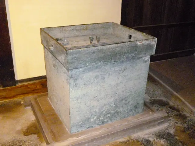 大量の小判を貯蔵できる万両箱