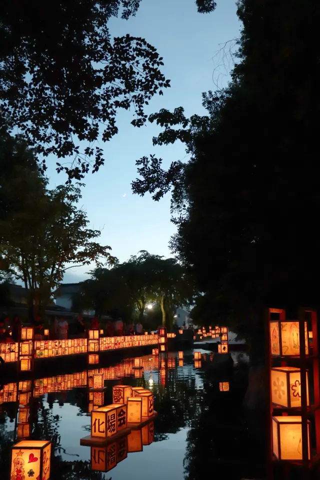 お堀を灯りで彩る「夢あんどんと夕涼み」