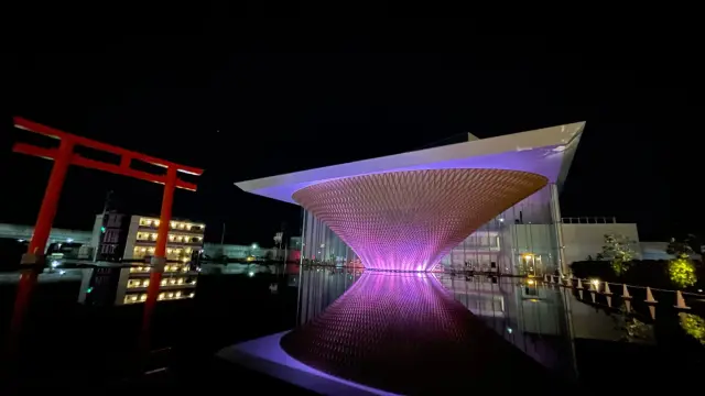 ライトアップされた夜の姿も必見