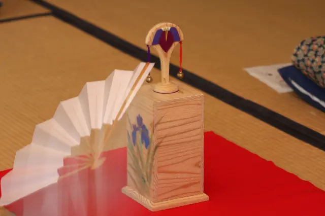 お座敷遊びには「投扇興」などの演目がある