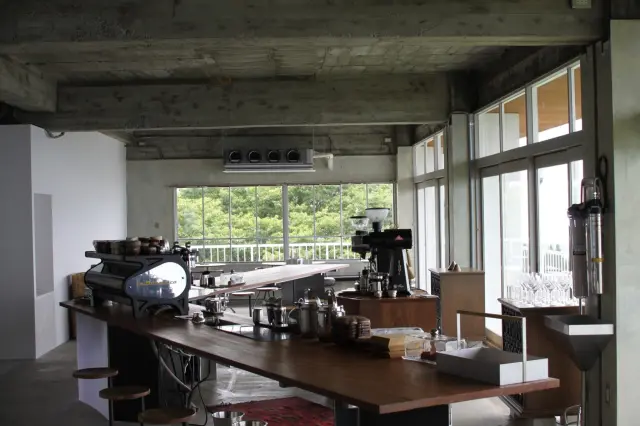 建物内2階には「山の上のロータリ」があり、散策のひと休みにぴったり