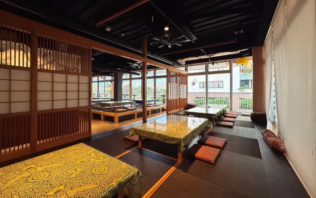 座敷でゆったりとお酒が楽しめる