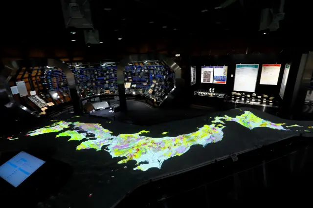 第1展示室では地質に関するさまざまな情報をプロジェクションマッピングで投影
©国立研究開発法人産業技術総合研究所