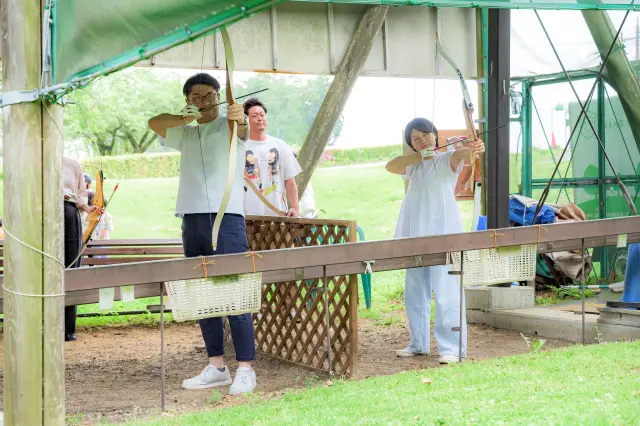 ふれあい体験以外に、アーチェリーなどのアクティビティも豊富