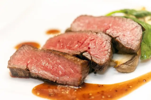 松阪牛がメインのコースも用意する