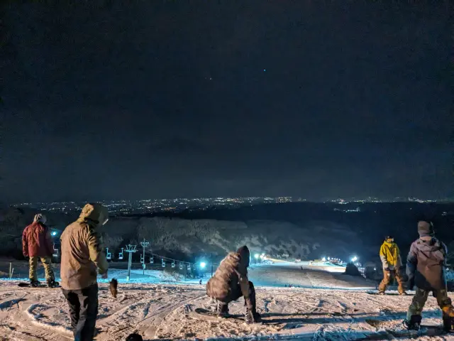 昼とは異なる雰囲気の眺望が見えるナイター営業