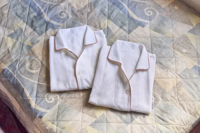 客室にはナイトウェアも用意され自宅のようにくつろげる