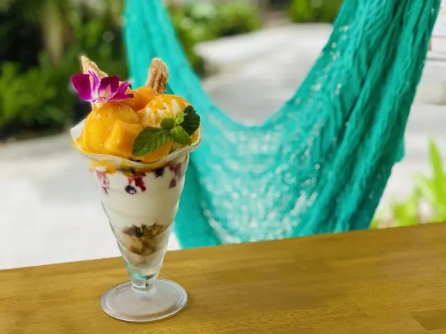 人気メニューの「チュロスマンゴーパフェ」