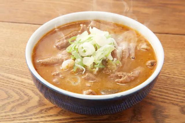 ボリュームたっぷりのもつ煮定食。リーズナブルな価格も嬉しい