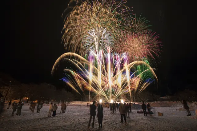 音楽とのコラボも見事な冬花火は必見