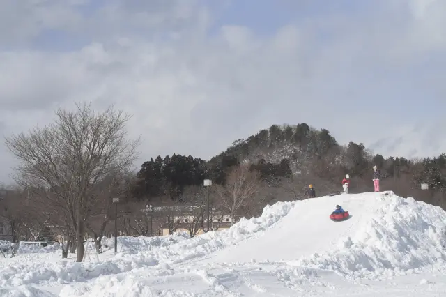 思う存分雪遊びが満喫できる「スノーパーク」を併設