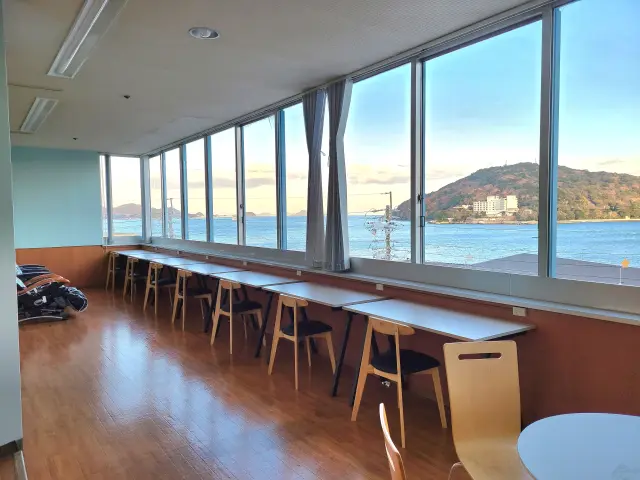 3階にある開放感抜群の展望室、コワーキングスペース