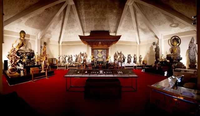 平安時代末期から鎌倉時代初期に造られたという薬師三尊像