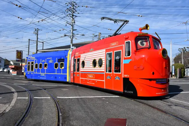 運行概要についてはHPで要確認しよう。「おかでんチャギントン電車」©チャギントン