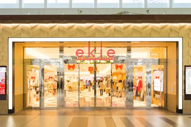 グルメや土産が揃い、旅のはじまりや終わりに便利