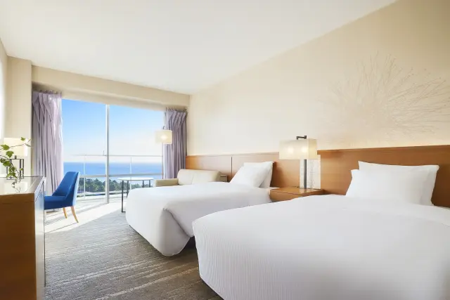 全面ガラス張りのオーシャンビューが広がる「プレシャスフロア」