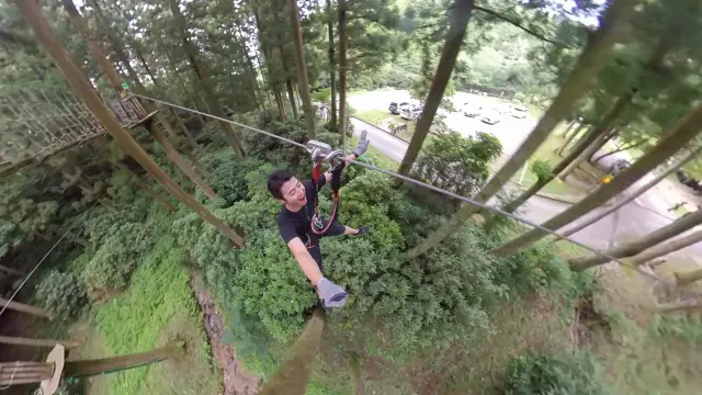スリリング満点のジップスライド