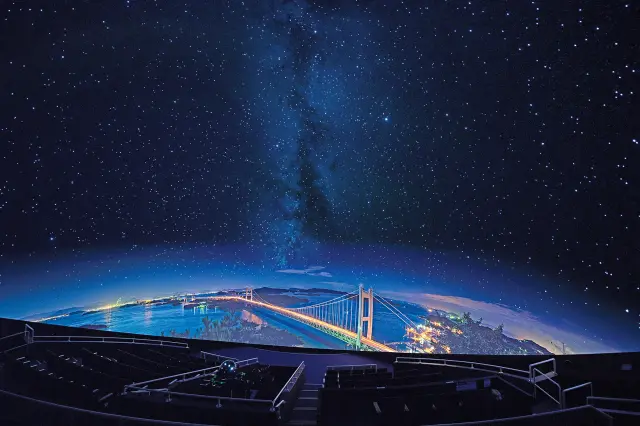 国内最高水準のプラネタリウムで美しい星空を鑑賞できる