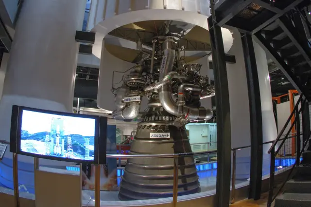 日本初の国産大型ロケットのメインエンジンの展示も