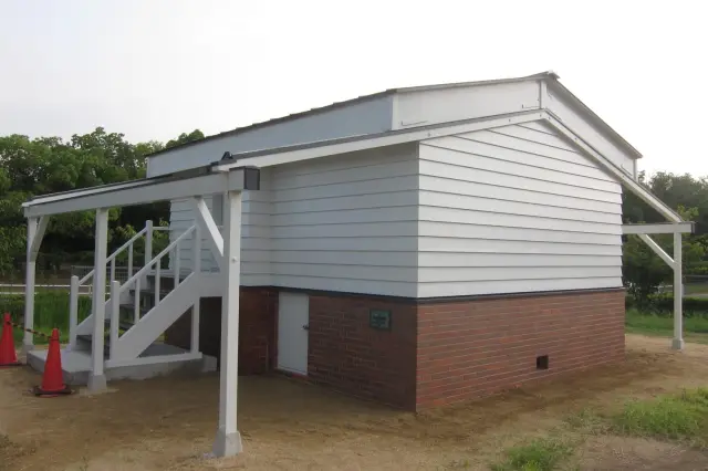 屋外には旧倉敷天文台観測室を保存展示