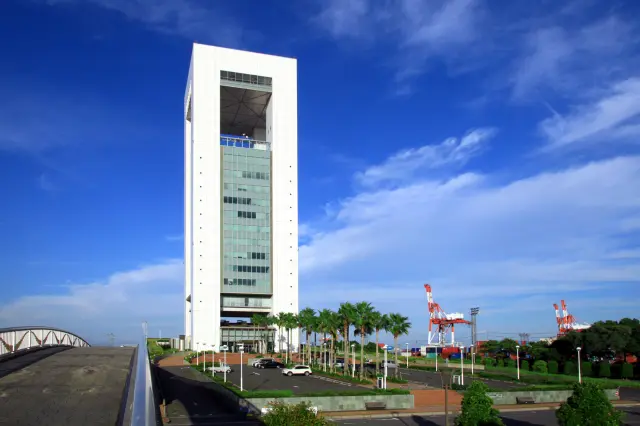 地上約100mの高さを誇る「うみてらす14」