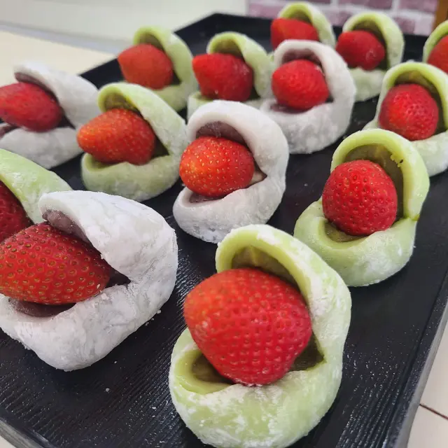 いちご大福を作る体験メニューも好評