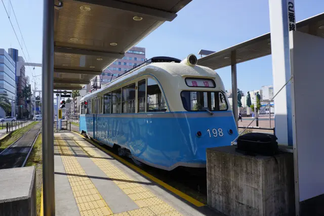 イベントや貸切等で運行されるオスロ市電ゴールドフィッシュ