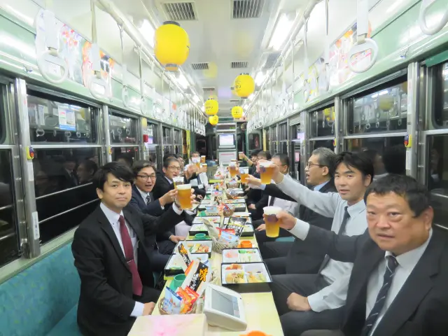 貸切電車を使って宴会ができる「おきゃく電車」といったサービスも展開中