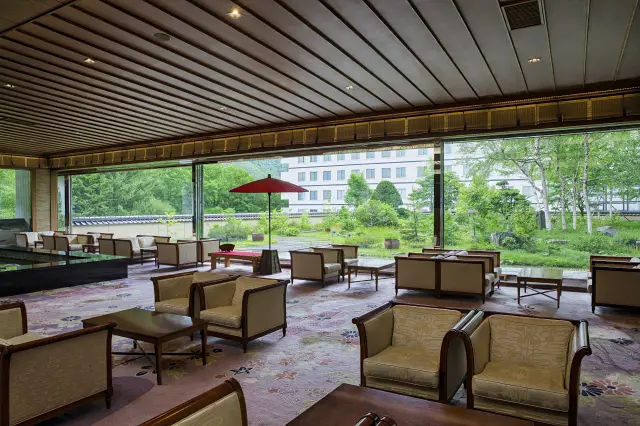 ゆったりと寛げるロビー