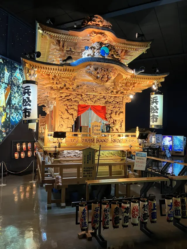 華やかな御殿屋台