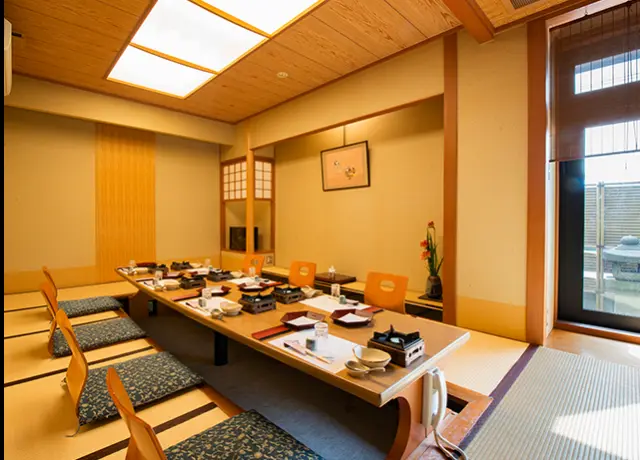 和の趣を大切にした落ち着いた店内