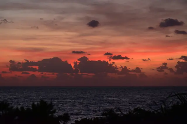 息をのむほど美しいサンセットは必見