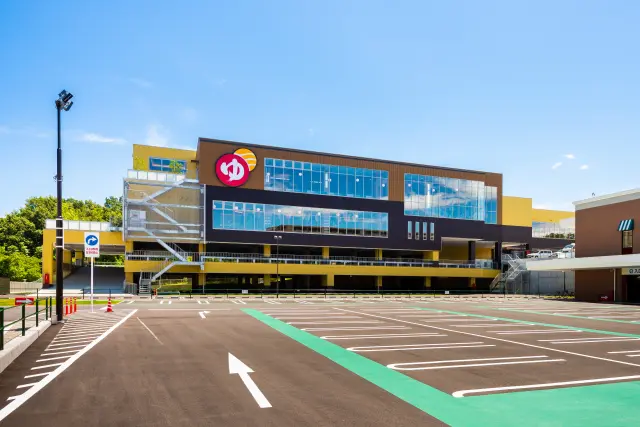 272台の駐車場を完備している