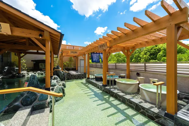 露天エリアには10種類の風呂があり体の芯から温まる