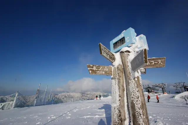 2つのスキー場を結ぶ頂上