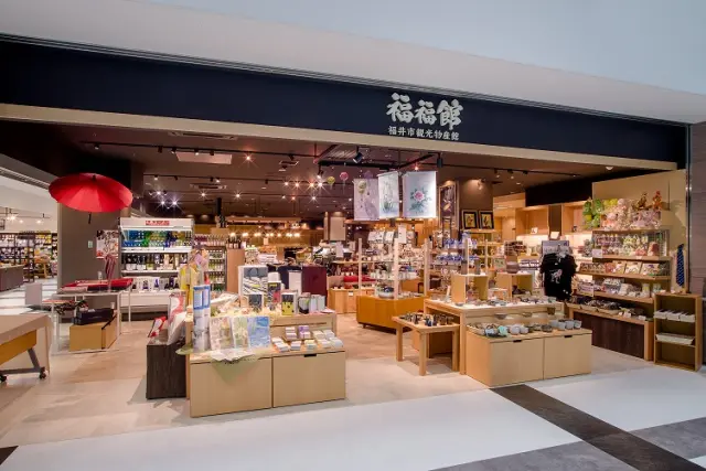 多彩なみやげがそろう