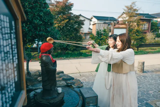 湯元にあるお湯かけ地蔵